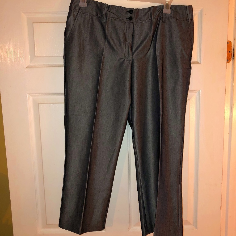 New York & Company stretch gray sleek capris, size 14